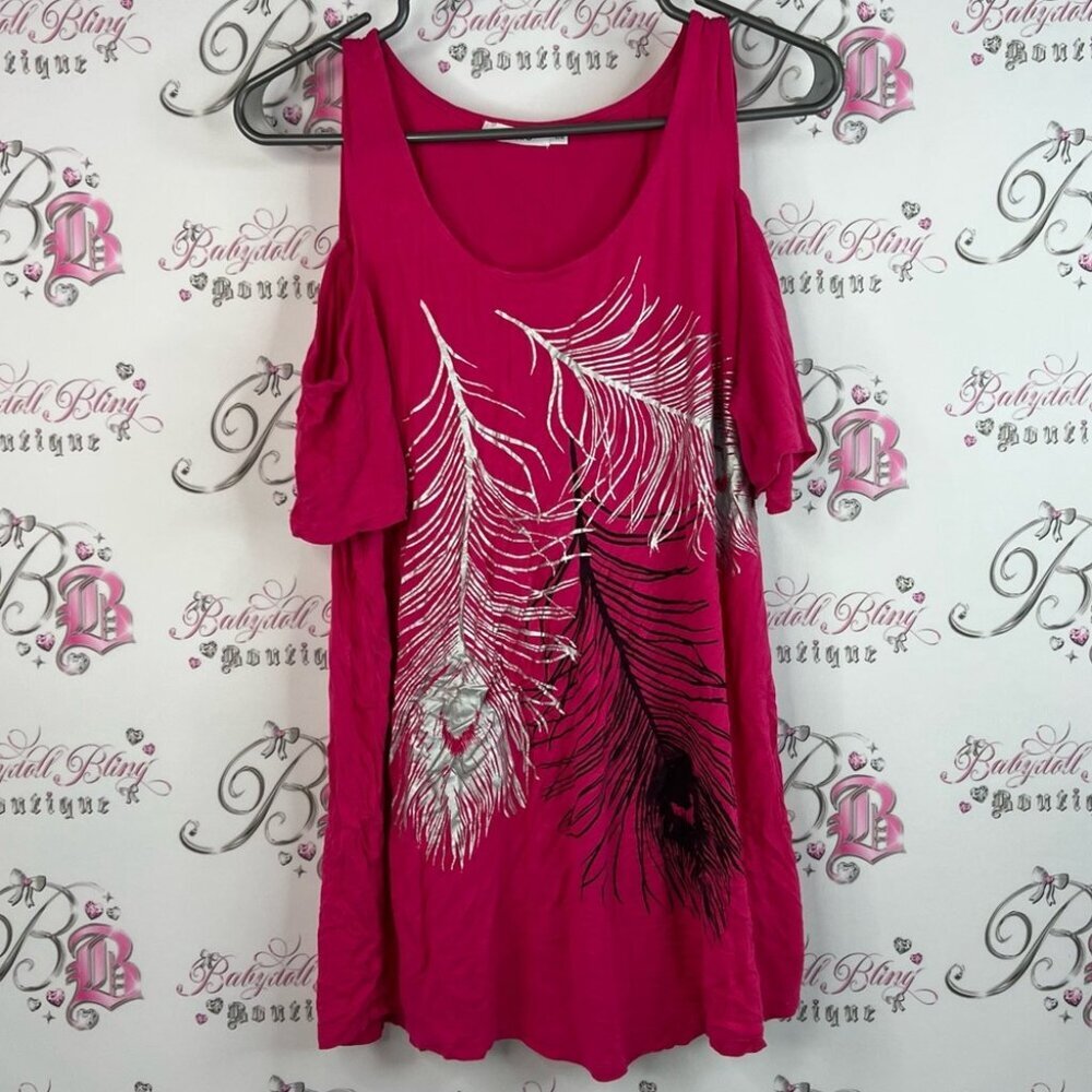 Ricki's tshirt top cold shoulder open pink Fuchsia Feather 🪶 Print Tunic